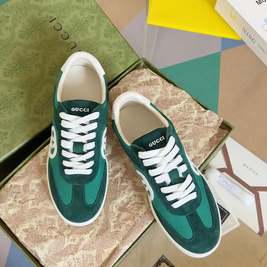 👟👟Ex-factory price 520👟👟Gucci Gucci's latest double G couple style casual sports shoes moral training shoes original purchase development and production production using innovative stitching technology to create a flowing texture like water. The leather design is paired with three-dimensional interlocking double-G leather patches and Gucci letter accessories, creating a free flowing texture of the entire shoe with a 3D effect. Fabric: Original custom imported first-layer cowhide. Lining: Original imported breathable mesh lining. Sole: Original molded T👟👟Ex-factory price U material. Size: 35-40# Men's model 39-45#